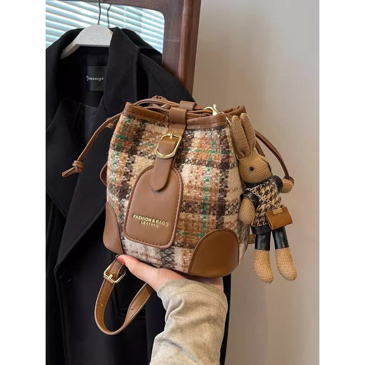 Fashionable Bucket Bag Bowlift