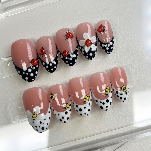 Artificial nails with cheerful animal motifs Bowlift