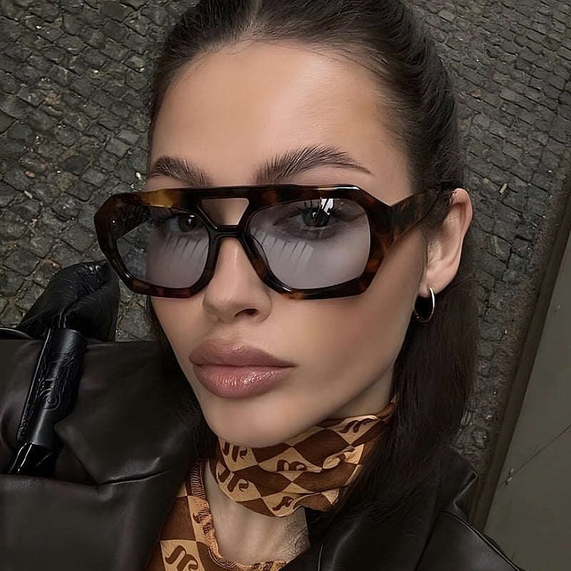 Women's geometric sunglasses with luxurious design Bowlift