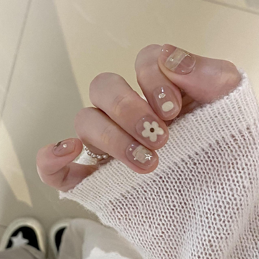 Artificial nails with elegant floral designs Bowlift