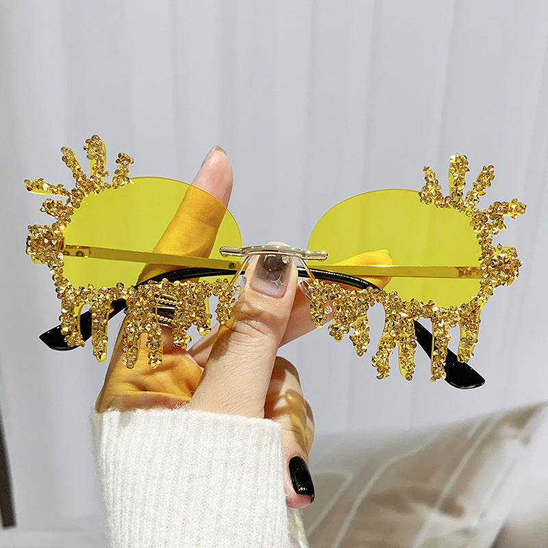 Women Extravagant Sunglasses with Sparkling Rhinestone Decorations Bowlift