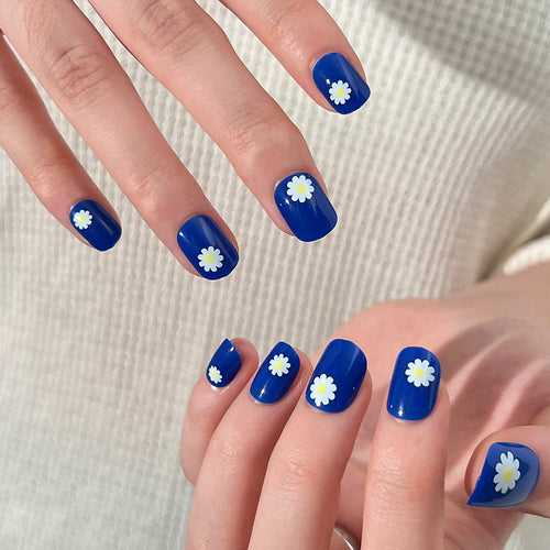Artful Nail Art with Daisy Design Bowlift