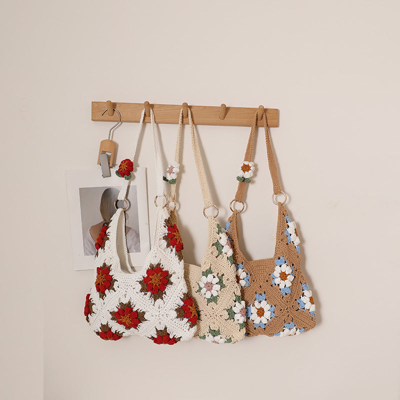 Handcrafted crochet handbag in floral design Bowlift