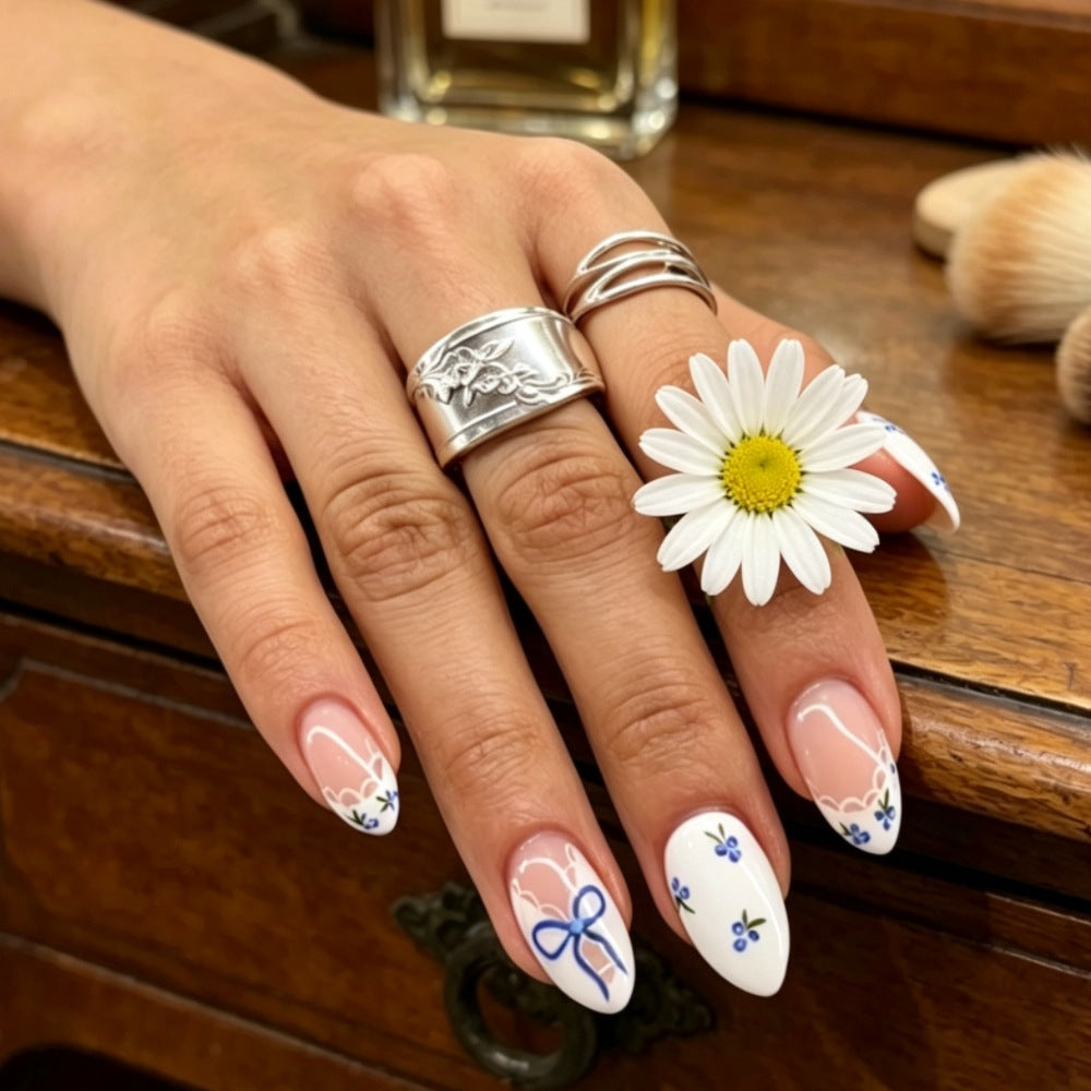 Artistic Heart-Embellished Press-On Nails Bowlift