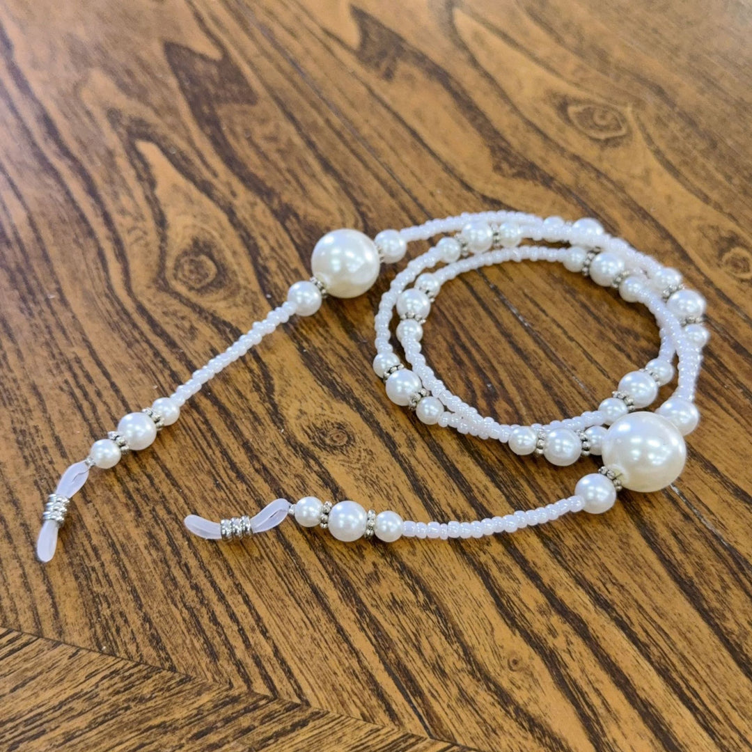 Chic Beaded Eyewear Holder Bowlift