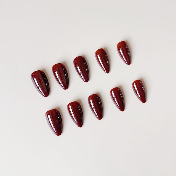 Nail set with an elegant ombre effect and shimmering accents Bowlift