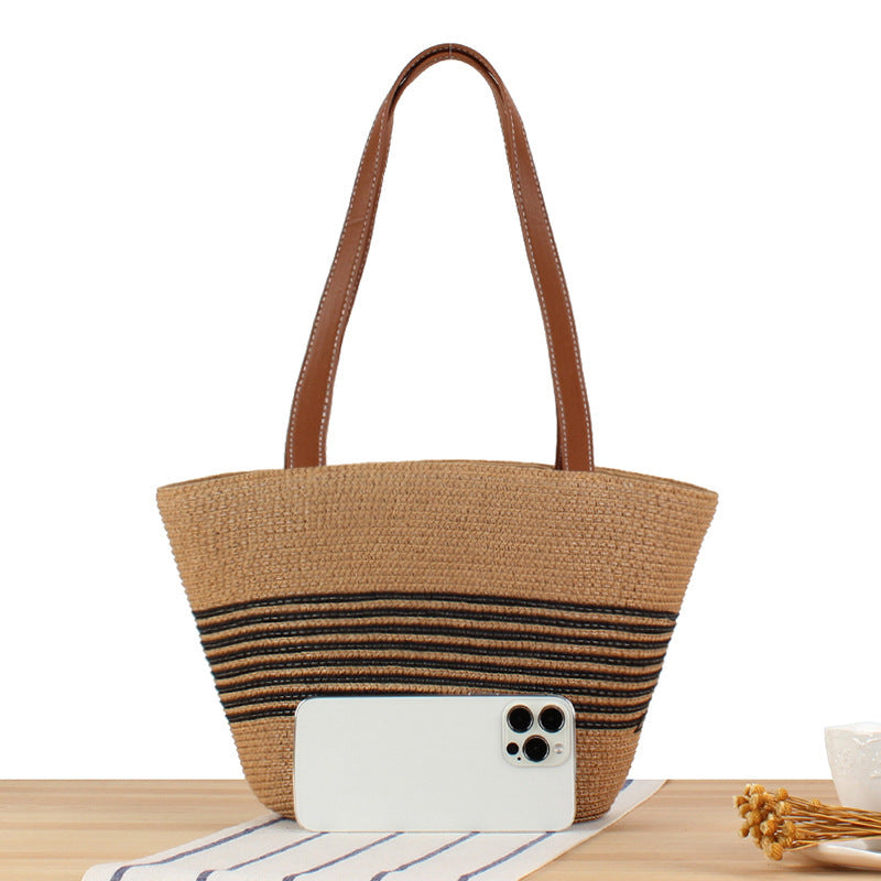 Tote bag with structured design made of natural wicker Bowlift
