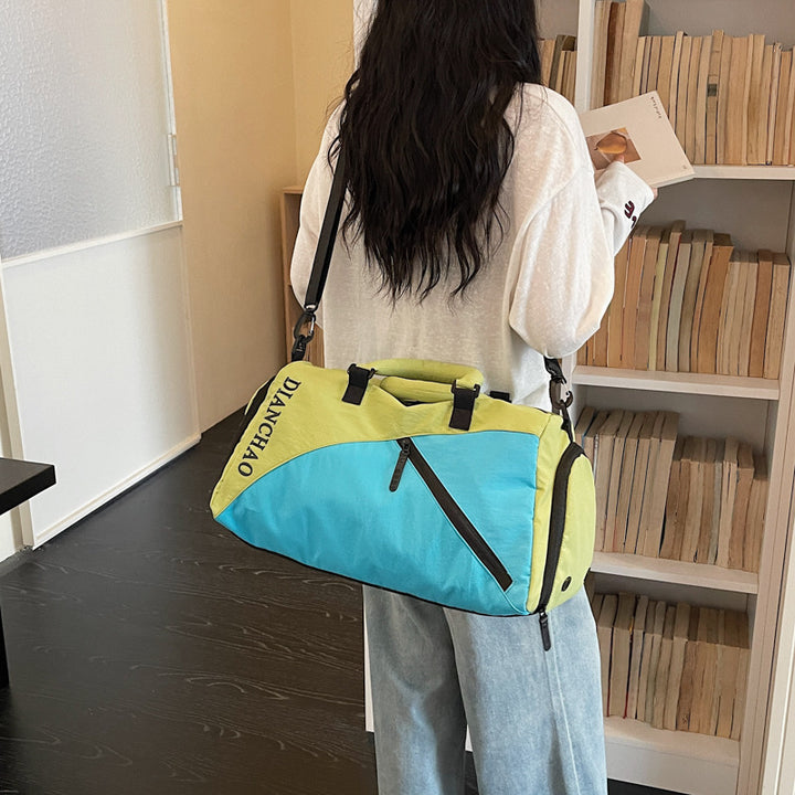 Sporty travel bag with various compartments and durable material Bowlift