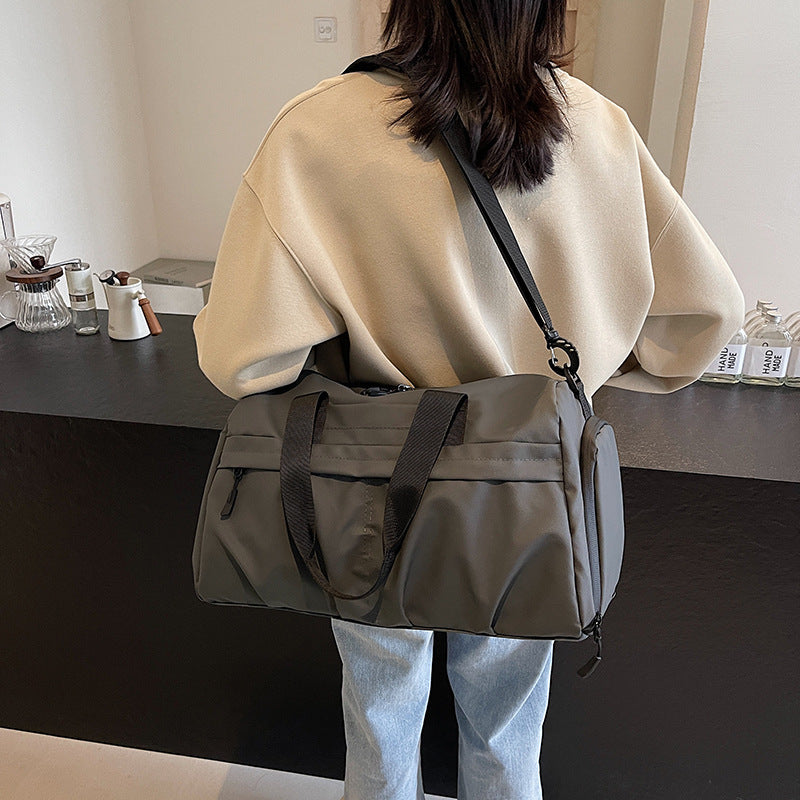 Sporty Duffel Bag with Versatile Carrying Options Bowlift