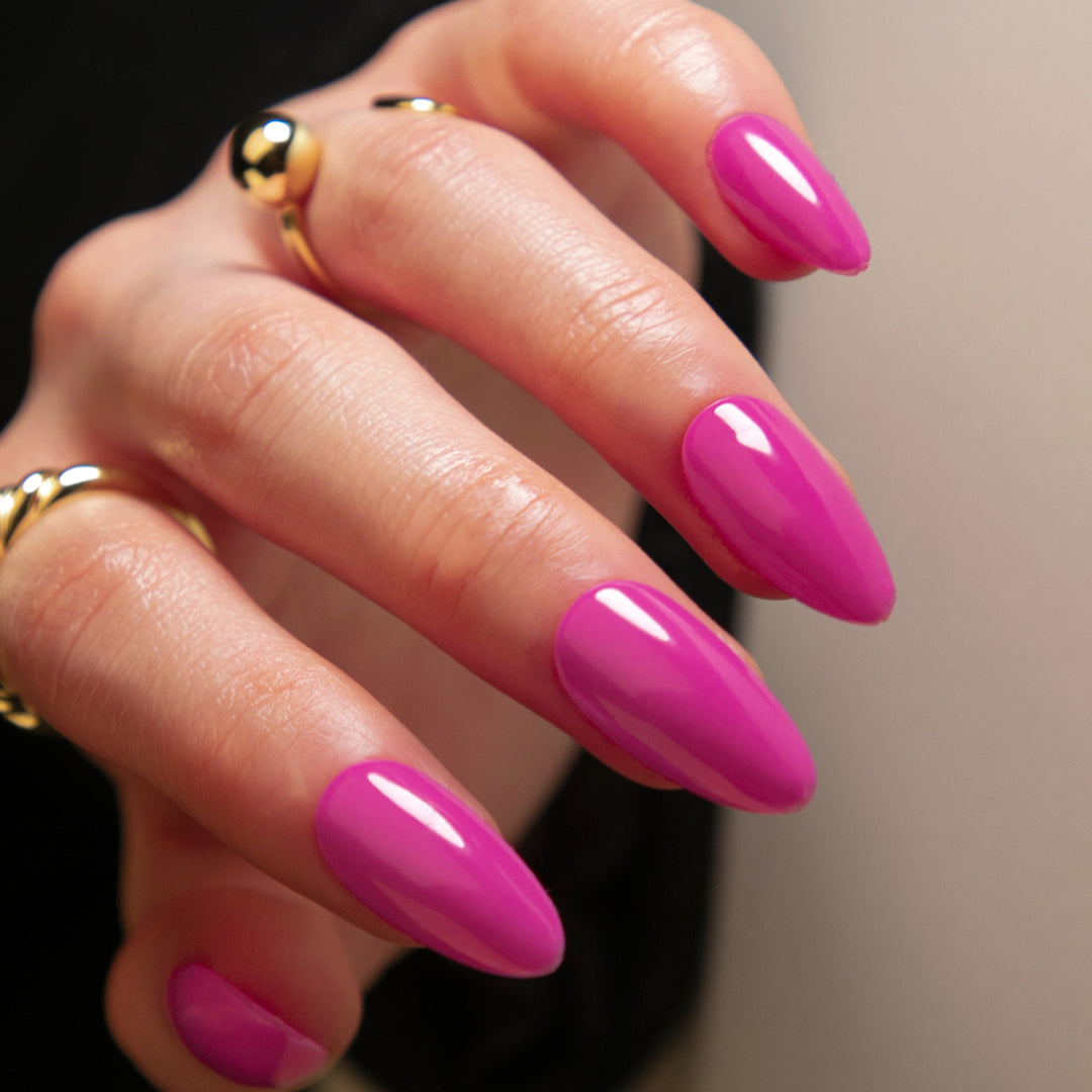 elegant Stiletto nails in high gloss finish Bowlift