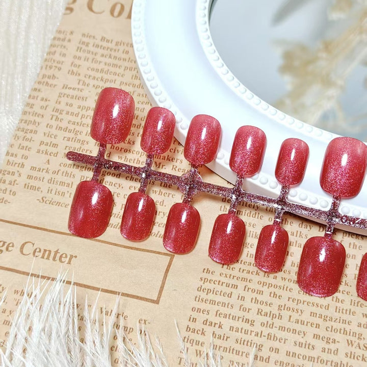 High-gloss artificial nails with fine glitter effect Bowlift
