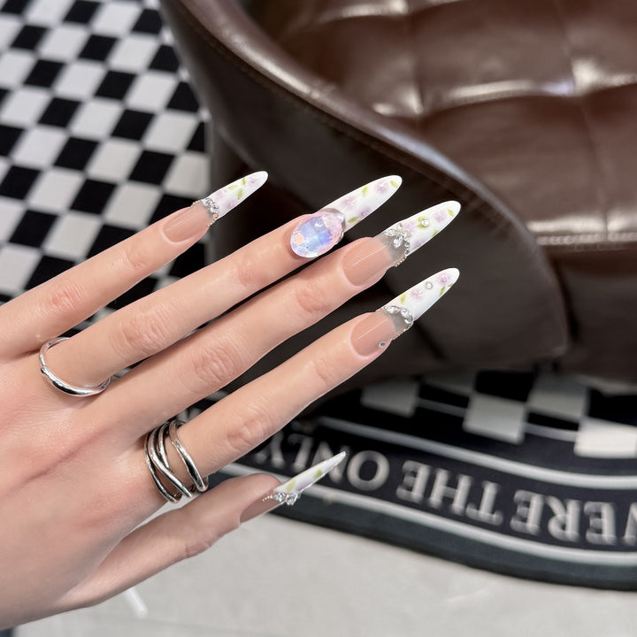 Decorative Floral Stiletto Press-On Nail Set Bowlift
