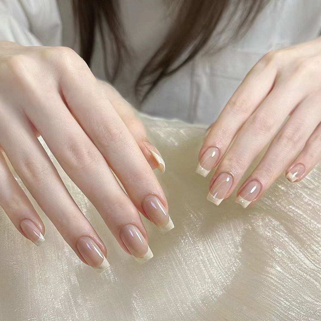 Artificial Nails in Stylish Ombre Design Bowlift