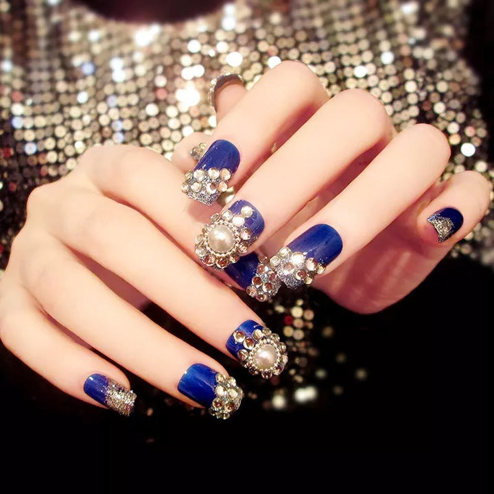 Artificial nails with elegant flower and rhinestone design Bowlift