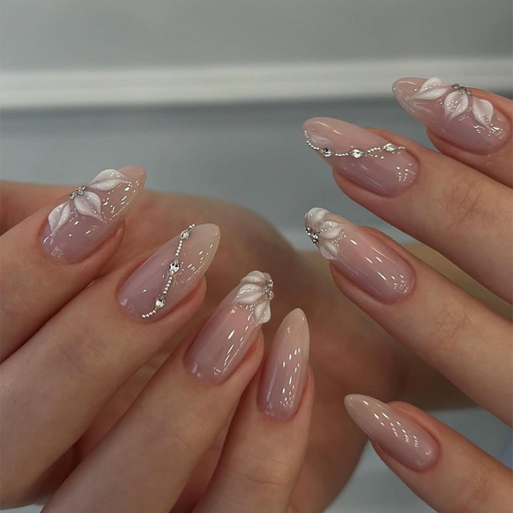 Elegant Floral Design Press-On Nail Set Bowlift