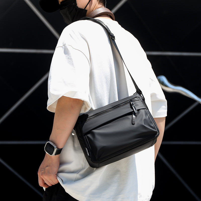 Versatile Urban Messenger Bag Bowlift