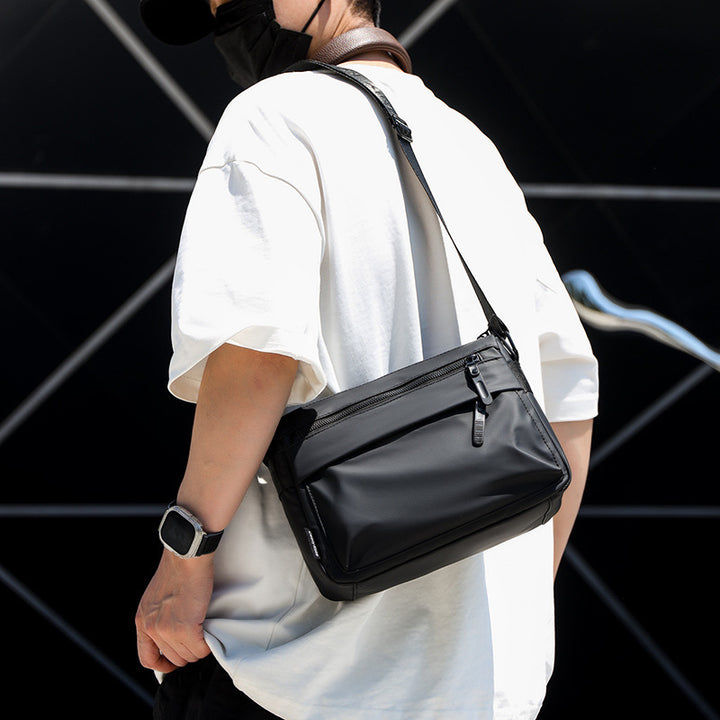 Versatile Urban Messenger Bag Bowlift