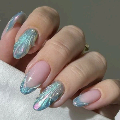 Artificial Nails in Elegant Wave Design Bowlift