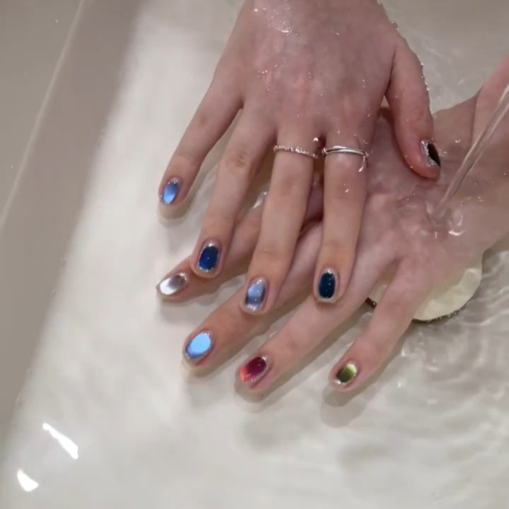 Artificial nails with holographic effect Bowlift