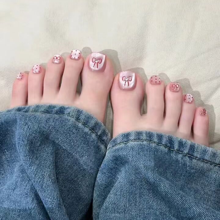 Decorative Press-On Toe Nail Art Bowlift