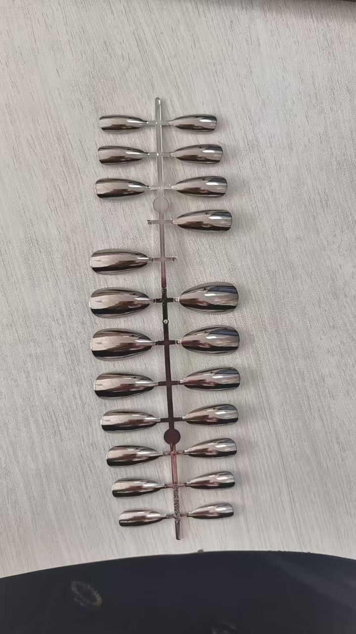 Elegant Mirror Finish Press-On Nail Set Bowlift