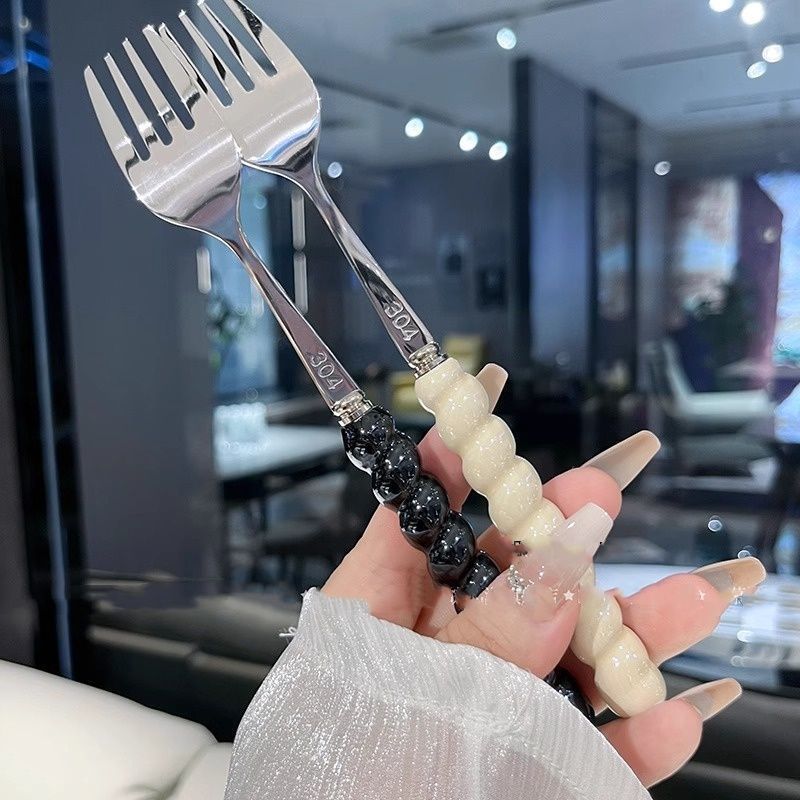 Stylish dessert forks Bowlift