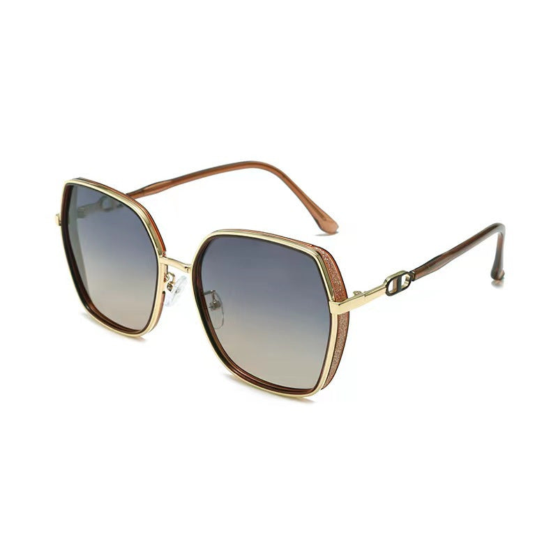 Women's stylish sunglasses in modern design Bowlift