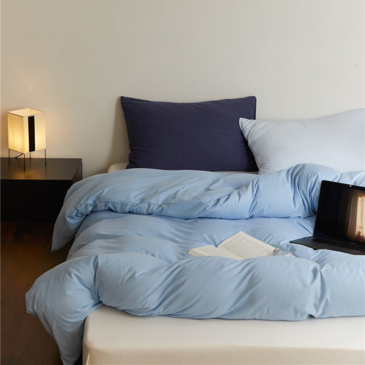 Duvet with cozy microfiber filling and breathable cover