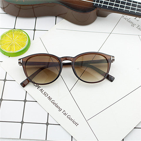 Women's fashionable round sunglasses with elegant plastic frame Bowlift
