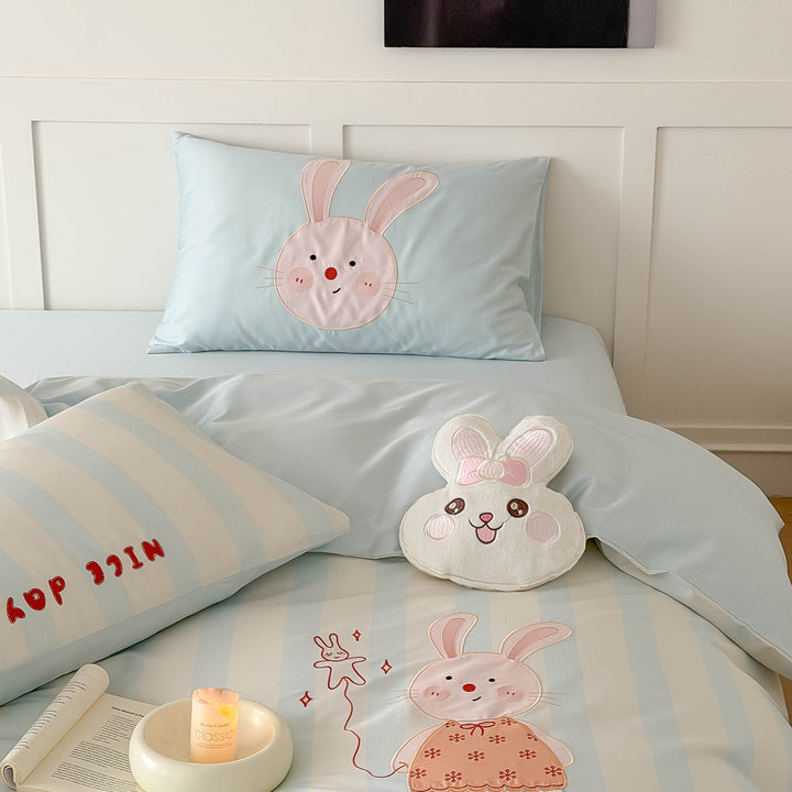 Children's bedding set with appliquéd bunny motif, striped pattern and soft cotton satin Bowlift