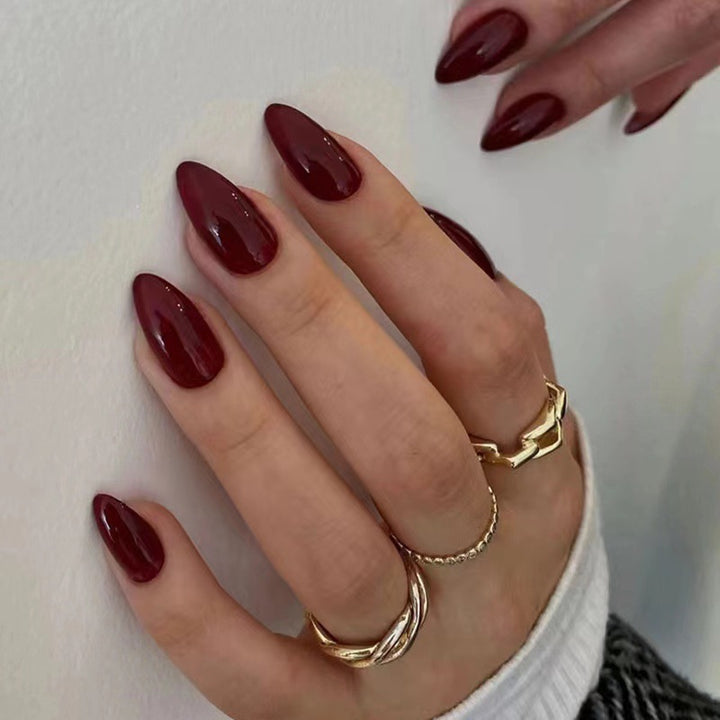Artificial nail set with elegant pointed shapes Bowlift