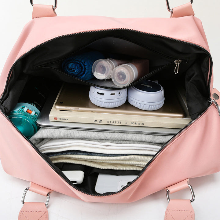 Sports bag with ergonomic carrying handles and versatile interior Bowlift