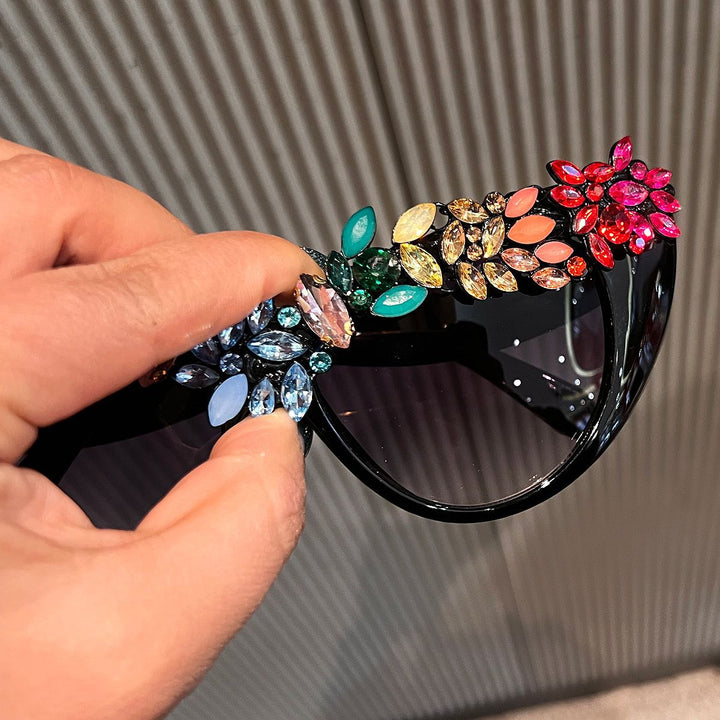Women Cat-Eye Sunglasses with Luxurious Crystal Decoration Bowlift