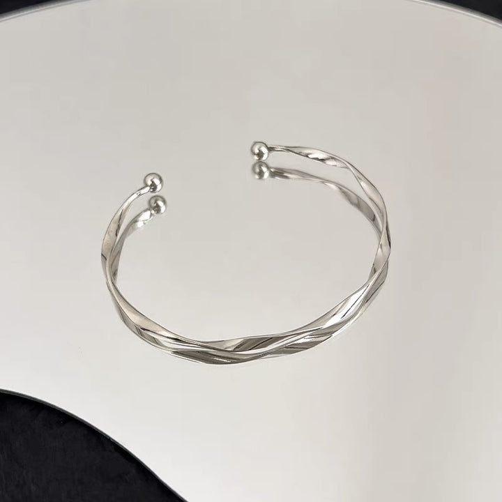 Elegant Silver Fish Charm Bracelet Bowlift