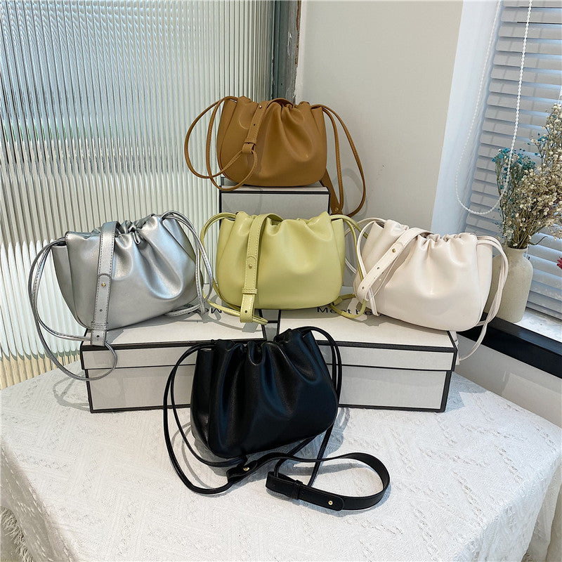 Chic Pleated Handheld Bag Bowlift