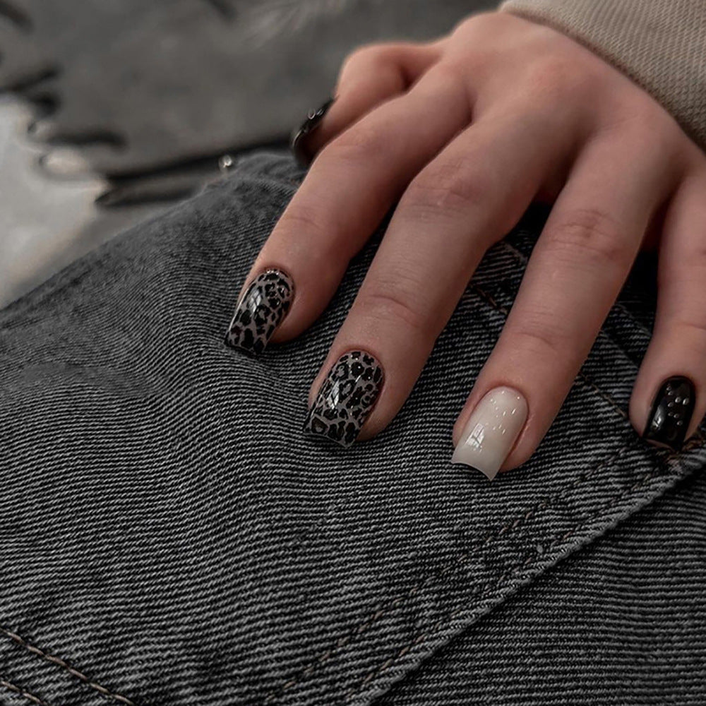 Acrylic nail set with stylish leopard pattern and elegant accents Bowlift