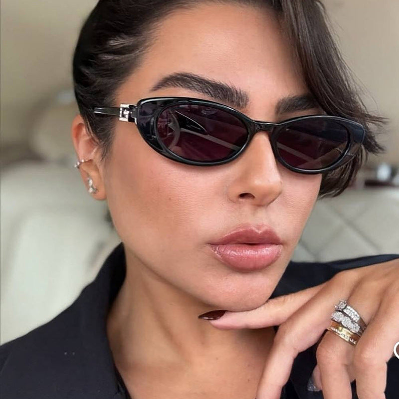 Women Cat-Eye Sunglasses with Stylish Frame and Luxurious Accents Bowlift
