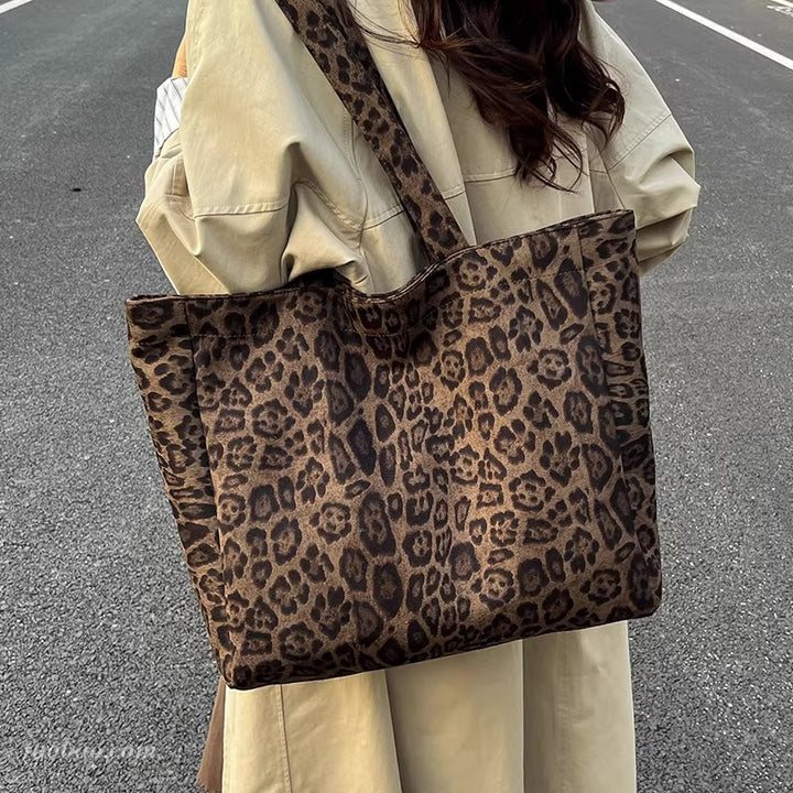 Designer-Handbag Bowlift