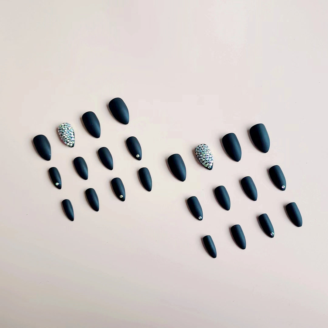 Artificial nail set with matte finish and sparkling accents Bowlift