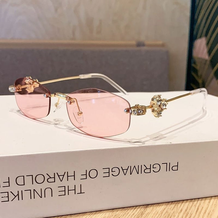 Fashionable sunglasses with luxurious golden accents Bowlift