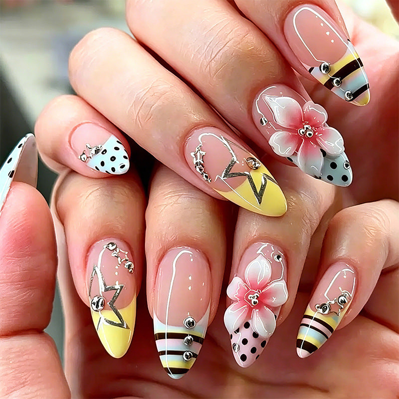 Artistic Nail Tips with Autumn Motifs Bowlift