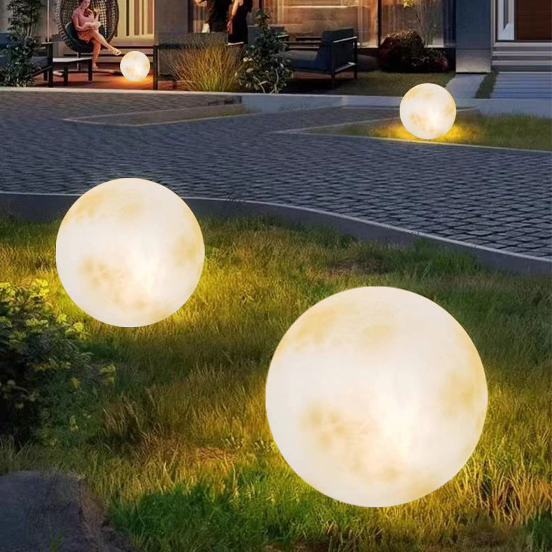 BowLift | Solar-powered garden lamp with moon design