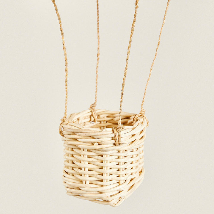 Decorative basket in the shape of a hot air balloon Bowlift