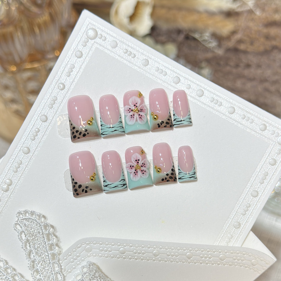 Artistic Press-On Nail Set with Floral and Patterned Design Bowlift