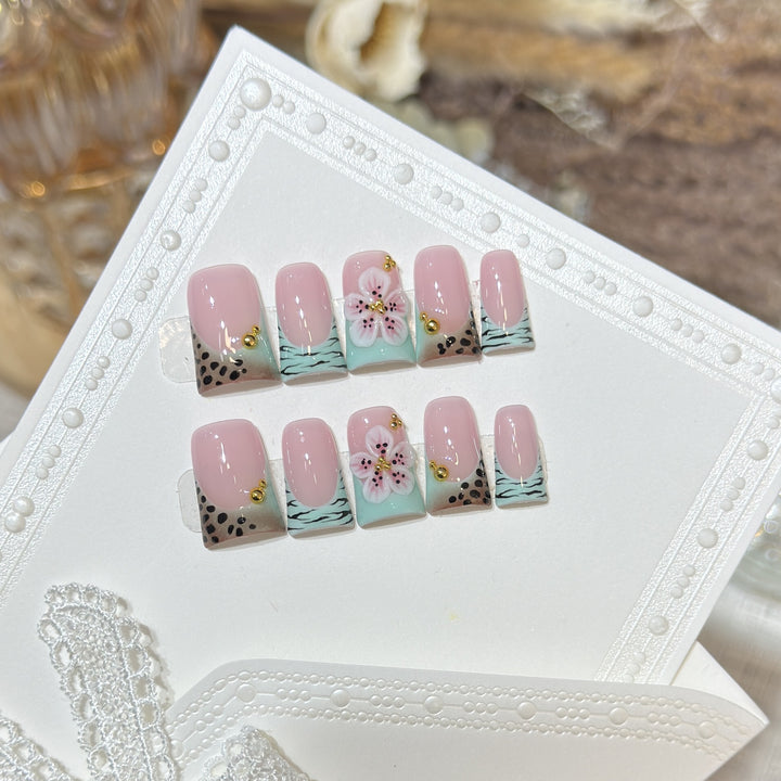 Artistic Press-On Nail Set with Floral and Patterned Design Bowlift