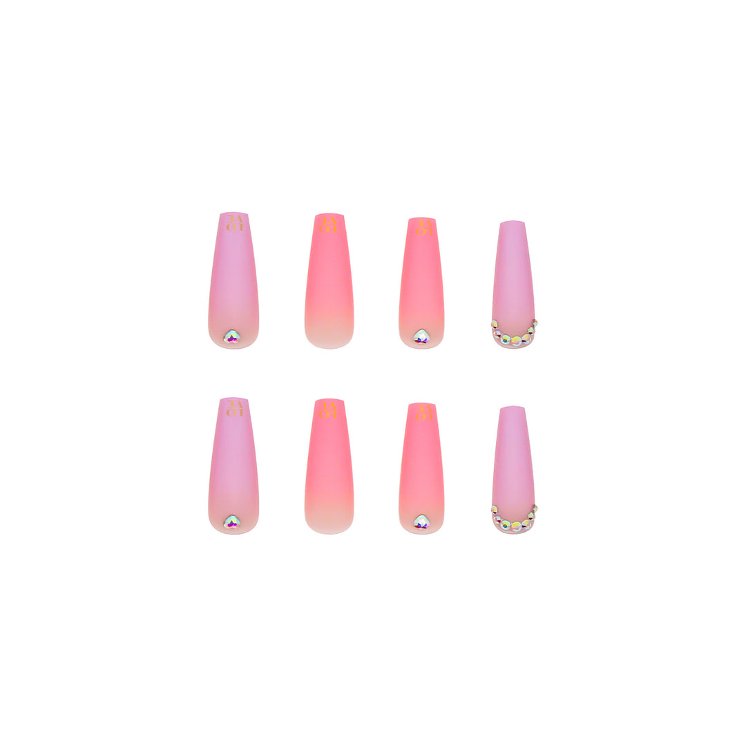 Nail set with enchanting heart details Bowlift