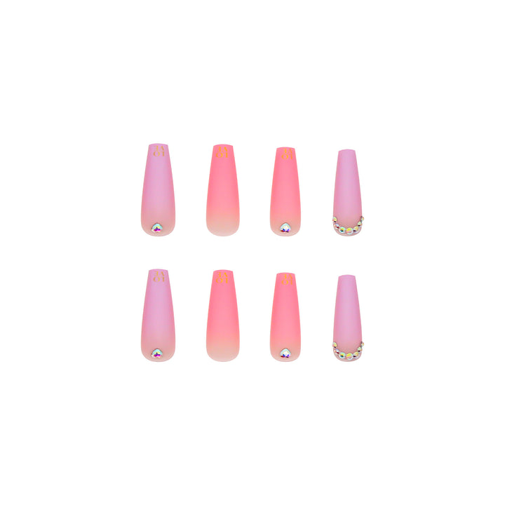 Nail set with enchanting heart details Bowlift