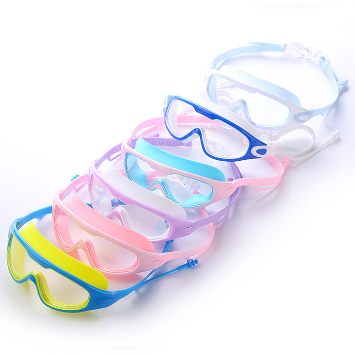 Swim mask with large field of vision and comfortable silicone padding Bowlift