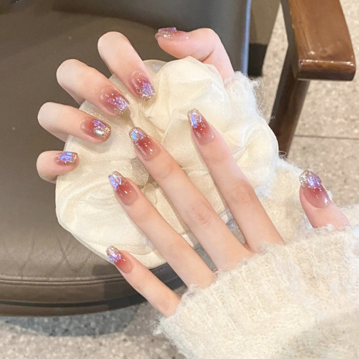 Glamorous artificial nails with glitter effects Bowlift