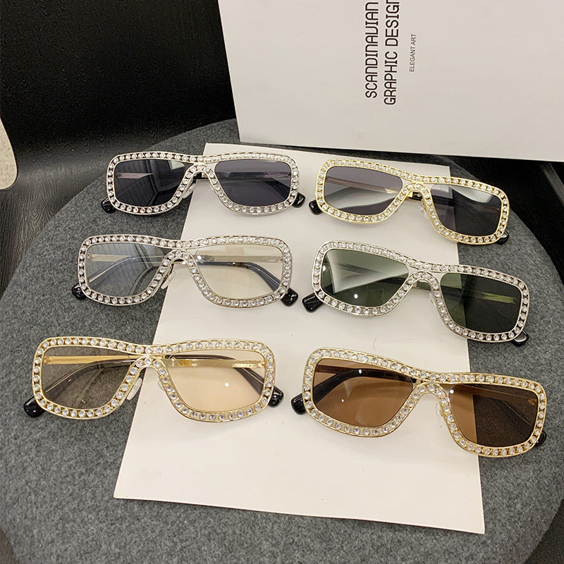 Women's extravagant Cat-Eye sunglasses with golden accents Bowlift